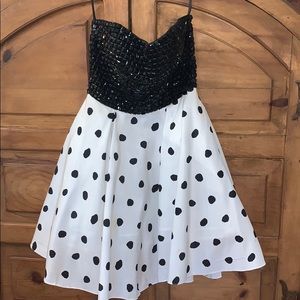 Sherri Hill Size 6 Polka Dot Black/White Dress